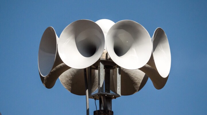 الجبهة الداخلية الإسرائيلية: صفارات إنذار في عرب العرامشة وبلدات بالجليل الأوسط إثر رصد صواريخ من لبنان