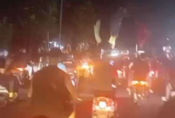 مسيرة دراجات نارية في الضاحية الجنوبية لبيروت بعد جلسة الحكومة بشأن السلاح