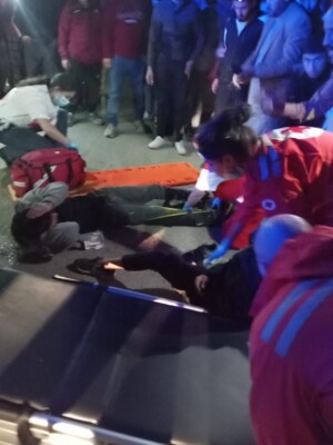 النشرة: اصابة شخصين في حادث سير وقع بين سيارة ودراجة نارية على طريق دير زنون – رياق