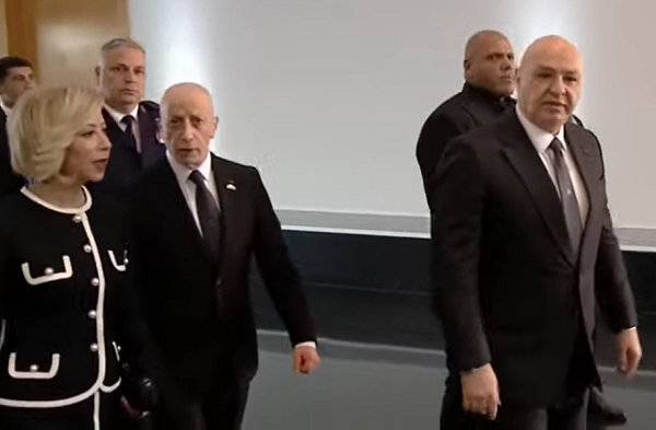 وصول الرئيس عون وبري وسلام والراعي الى مطار بيروت لاستقبال البابا لاوون الرابع عشر