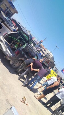 العثور على افعى داخل سيارة على طريق الفرزل