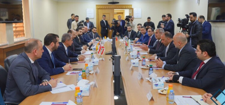 الصدي اجتمع بنظيريه الأردني والسوري: مشاريع ربط الكهرباء والغاز تعود بالنفع على كل البلدان