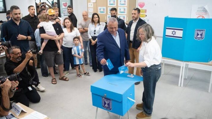 لجنة الانتخابات الإسرائيلية: سيبدأ فرز المغلفات المزدوجة الساعة 1 بعد منتصف الليلة وقد تستمر العملية حتى مساء غد