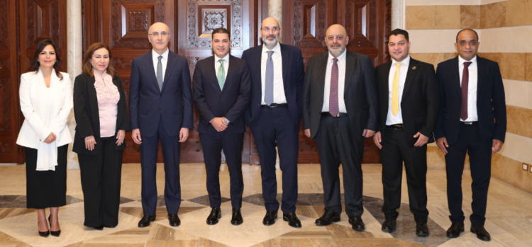 الحجار بحث مع وفد مصري بمجالات التحول الرقمي ومع وفد من نقابة المحامين بملف السجون