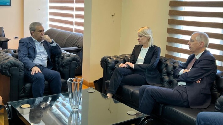 ماغرو وبيلينغ بحثا مع رئيس بلدية صيدا في استدامة الإيواء