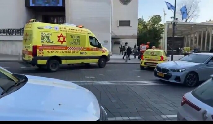 وسائل إعلام إسرائيلية: عملية طعن لعضو مجلس بني براك في رامات غان وحالته خطيرة