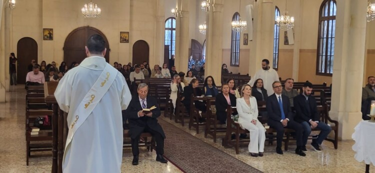 المطران العمار ترأس قداس ورتبة الشعانين: نصلي ليزرع السلام في القلوب والنفوس والأذهان