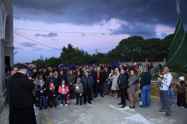 إضاءة شجرة الميلاد في الشويفات بأجواء احتفالية جامعة