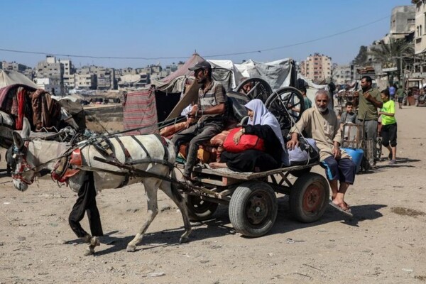 شينخوا: وسائل نقل بدائية تعود إلى شوارع غزة وسط دمار واسع وارتفاع حاد في أسعار الوقود