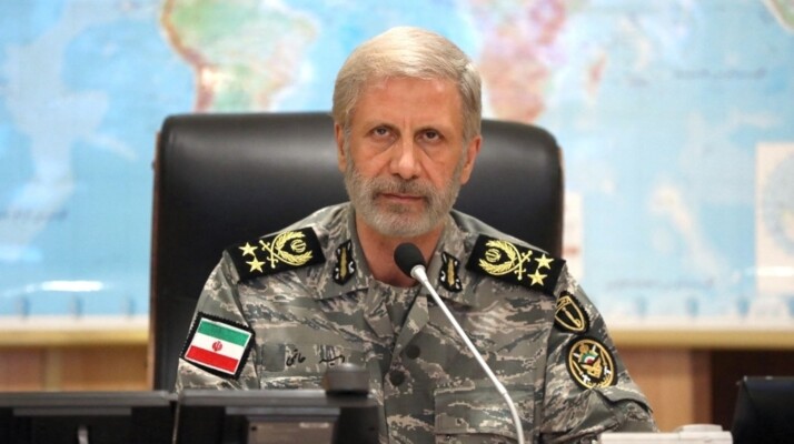 قائد الجيش الإيراني: يجب ألا ينجو أحد من الأعداء إذا حاولوا تنفيذ عملية برية