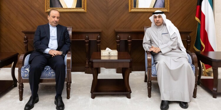 الخارجية الكويتية استدعت سفير إيران وأبلغته بإدانتها للهجمات: نؤكد حقنا الكامل بالدفاع عن نفسنا