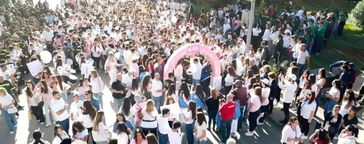 مسيرة دعم لمرضى سرطان الثدي في زحلة