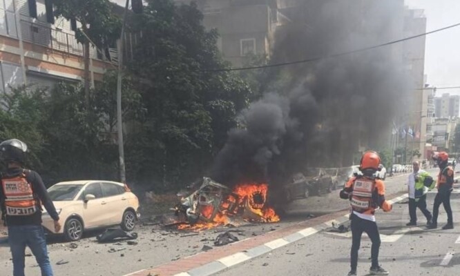 الإسعاف الإسرائيلي: 4 مصابين في القصف الصاروخي الإيراني الأخير وسط إسرائيل