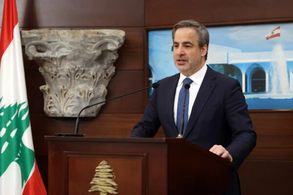 معوض من بعبدا: المفاوضات المباشرة مع إسرائيل ليست استسلامًا بل مسؤولية وجرأة وخيار وطني