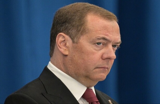 مدفيديف: أعتقد أن المواجهة النووية بين إيران وإسرائيل أمرٌ لا مفرّ منه