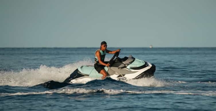 الأشغال نظّمت استعمال الدراجات المائية: إجراءات صارمة لحماية سلامة الشاطئ وروّاد البحر