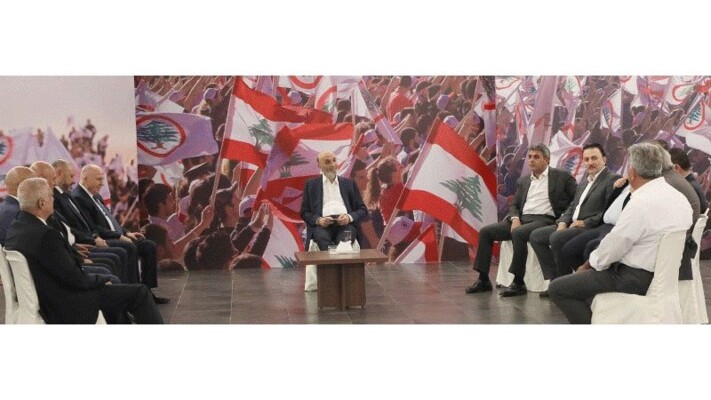 جعجع عرض مع رؤساء بلديات قضاء جبيل ملف النفايات وشؤونا انمائية: لتكريس الشفافية والنزاهة وحسن الإدارة