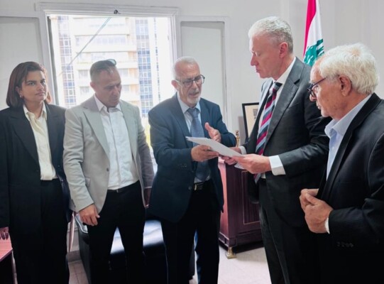 رجي تسلّم من وفد حقوقي مذكرةً حول الأسرى اللبنانيين بالسجون الإسرائيلية ووعد بمتابعة الملف
