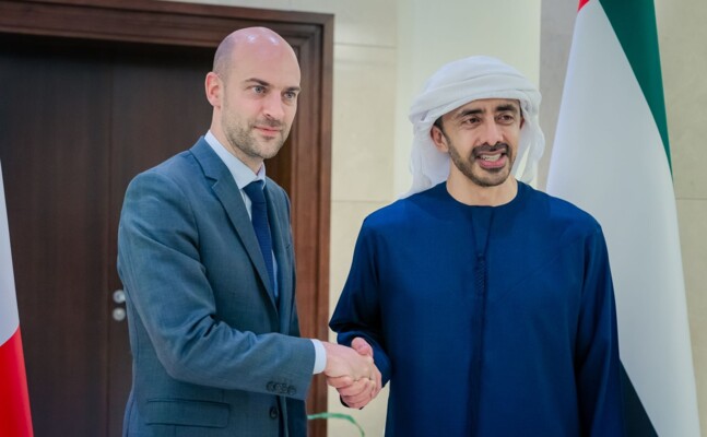 بن زايد بحث مع بارو بمجمل التطورات وأهمية تعزيز جهود المجتمع الدولي لتحقيق السلام بالمنطقة