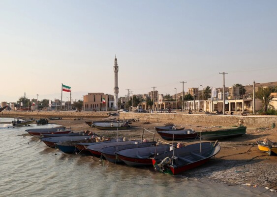 "فارس": إيران أنقذت طاقم سفينة أجنبيا لناقلة بضائع سائبة بعد اصطدامها بسفينة أخرى شمالي جزيرة قشم