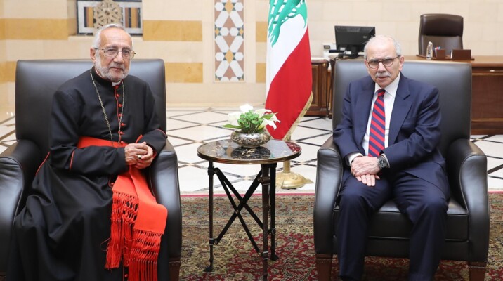سلام استقبل البطريرك ميناسيان في السراي الحكومي والبحث تناول شؤونًا عامة