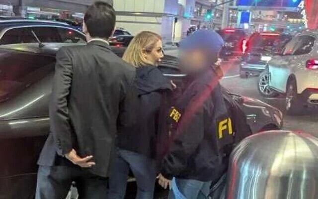 "تايمز أوف إسرائيل": توقيف امرأة في لوس أنجلوس بتهمة تهريب أسلحة من إيران إلى السودان