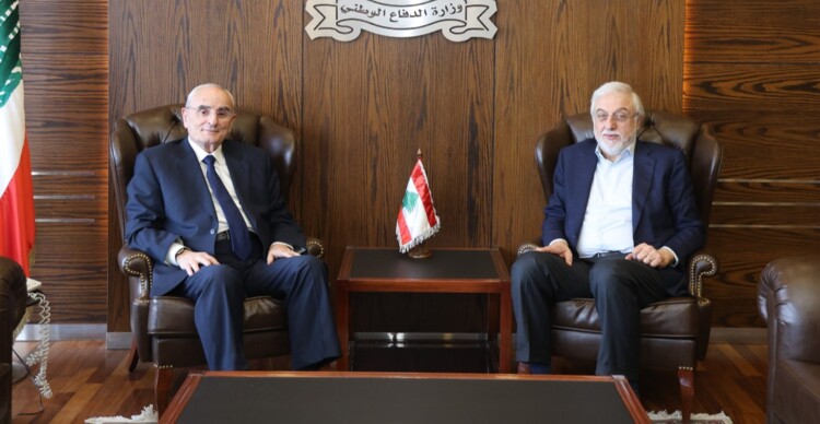 منسى عرض مع الصمد للتطورات الأمنية والجهود المبذولة للحفاظ على الاستقرار