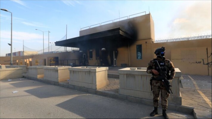 هجوم بطائرات مسيرة وصواريخ يستهدف السفارة الأميركية في بغداد