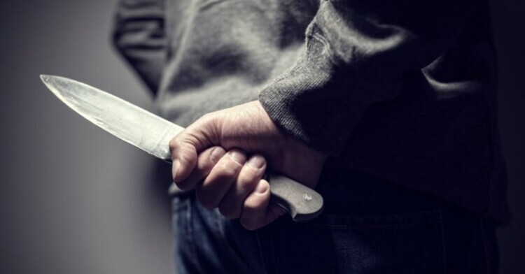 النشرة: تعرّض مواطن لطعنات بالسكين في راشيا من قبل مجهولين ونقله إلى المستشفى للعلاج