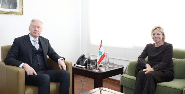 رجي بحث مع بلاسخارت في سبل وقف التصعيد الإسرائيلي والمضي في تنفيذ القرارات الحكومية