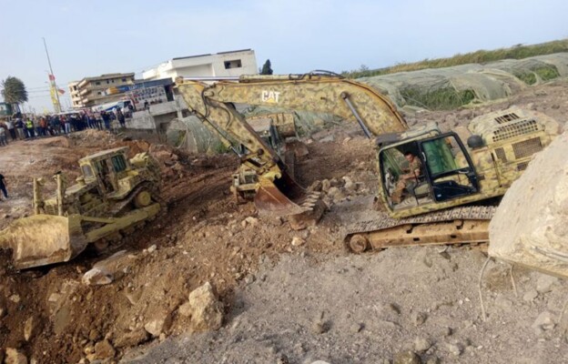 الجيش: وحدة مختصة من الجيش تعمل على فتح جسر القاسمية البحري - صور بالكامل