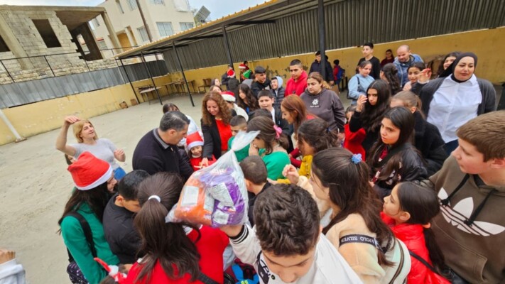 جمعية من حقي الحياة وجمعية نهاد الشامي وكسوة يزرعون الفرح في قلوب أطفال تكميلية الفيدار الرسمية