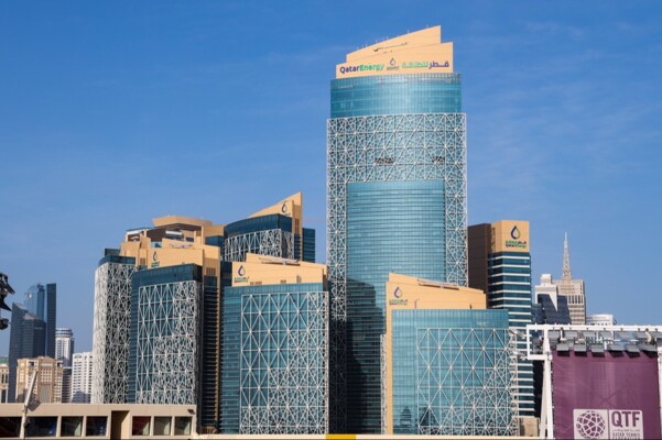 "رويترز": قطر للطاقة تسعى لشراء أول شحنة من وقود الطائرات منذ اندلاع الحرب