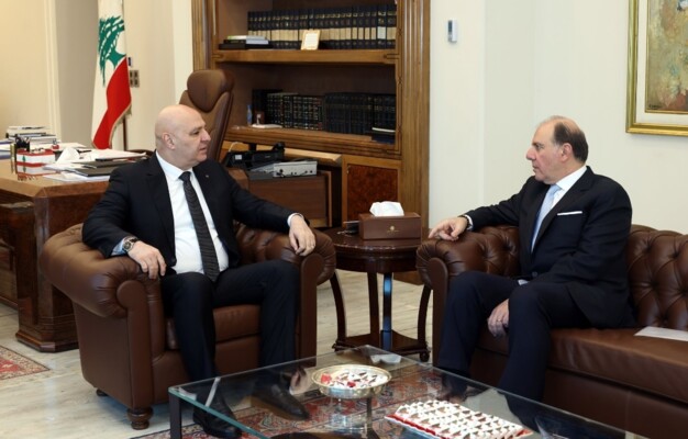 الرئيس عون اطلع من حاكم مصرف لبنان على الإجراءات النقدية الاحترازية وشدد على أهمية الحفاظ على الاستقرار المالي