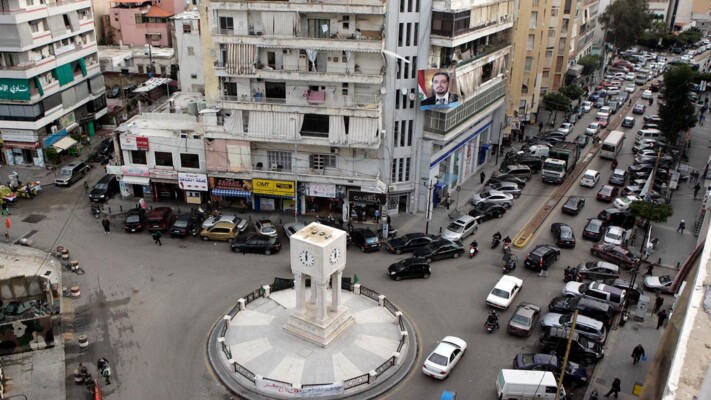 مسيرات سيارة في طريق الجديدة وحركة مرور كثيفة تشهدها الطرق والانفاق المؤدية الى ساحة الشهداء
