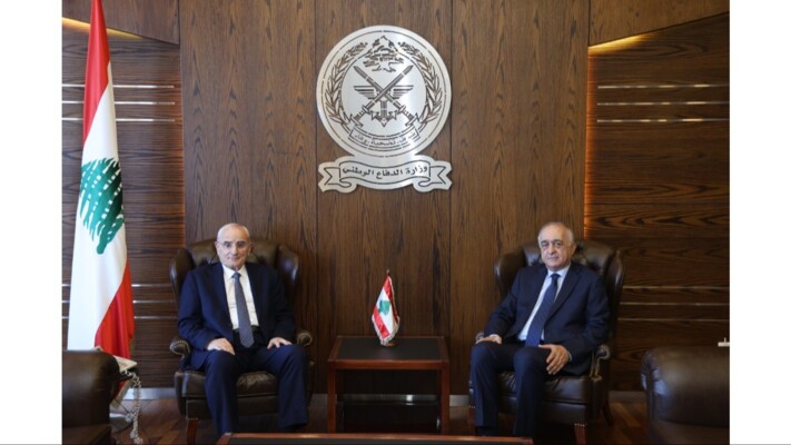 وزير الدفاع عرض مع السفير جورج خوري بالمستجدات العامة في البلاد والتطورات الراهنة