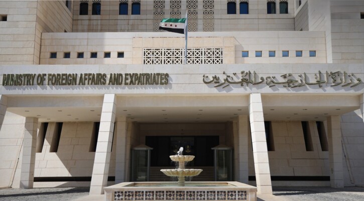الخارجية السورية: موقفنا من إيران نتاج 14 عامًا من الحرب والقتل ولا يقبل تجاهل ذلك
