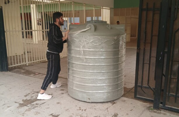 "مياه لبنان الجنوبي" تسلمت خزانات مياه من الصليب الأحمر الدولي لدعم المدارس