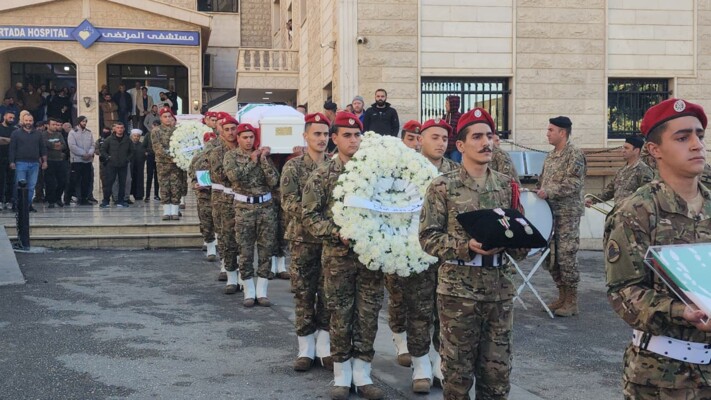 قيادة الجيش أقامت مراسم تشييع الشهيدين بلال البرادعي وعلي حيدرامام مستشفى المرتضى في بعلبك
