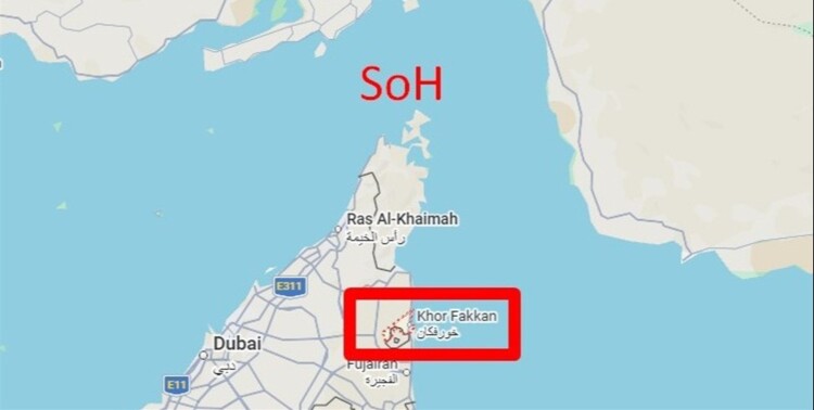 هيئة بحرية بريطانية: حريق على متن سفينة قبالة ميناء خورفكان الإماراتي بعد إصابتها بمقذوف مجهول