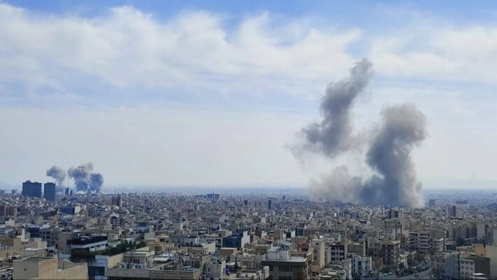 التلفزيون الإيراني: مقتل 8 جنود في الهجمات الأميركية على بندرر عباس وبوشهر جنوبي البلاد