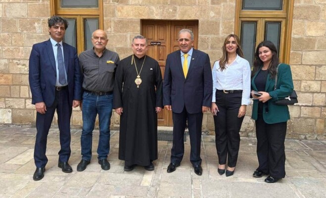 الأسعد التقى مرجعيات رسمية وروحية في صور وبحث بتحسين أوضاع الفلسطينيين بلبنان