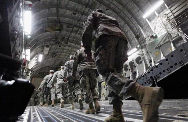 رويترز عن 3 مسؤولين أميركيين: واشنطن ستنشر آلاف الجنود الإضافيين في الشرق الأوسط