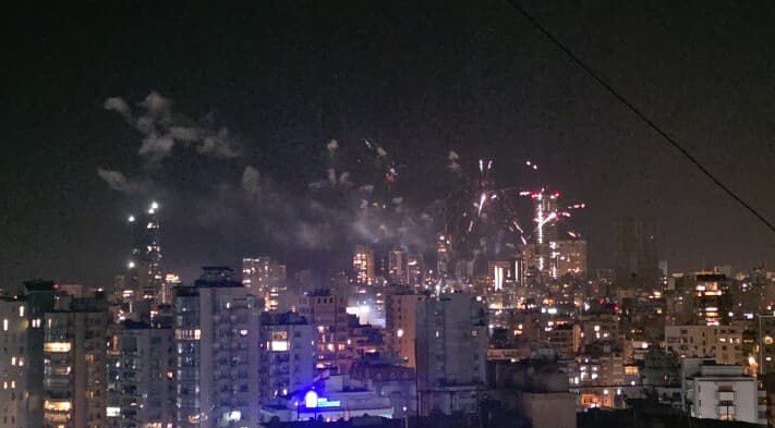 إطلاق مفرقعات نارية ضخمة في بيروت احتفالًا بعيد الاستقلال