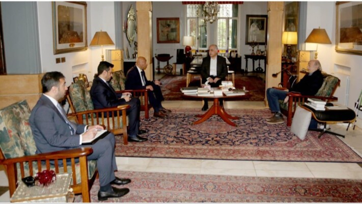 لقاء بين جنبلاط والسفير الكويتي عرض التطورات وأكد متانة العلاقات بين البلدين