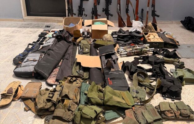 الجيش ينفّذ عمليات دهم في عكار وصيدا ويوقف 10 أشخاص بينهم 6 فلسطينيين ويضبط كمية كبيرة من الأسلحة والذخائر الحربية والمخدرات