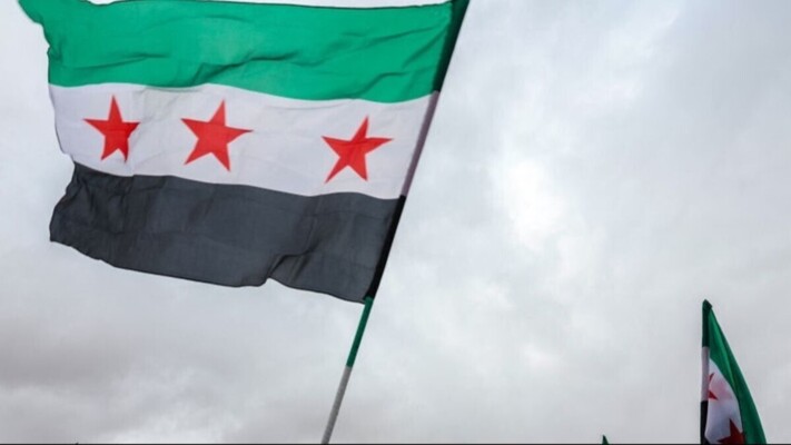 الدفاع السورية: اعتقال 12 شخصا بينهم عناصر وضباط مرتبطون بالنظام السابق عند الحدود مع لبنان