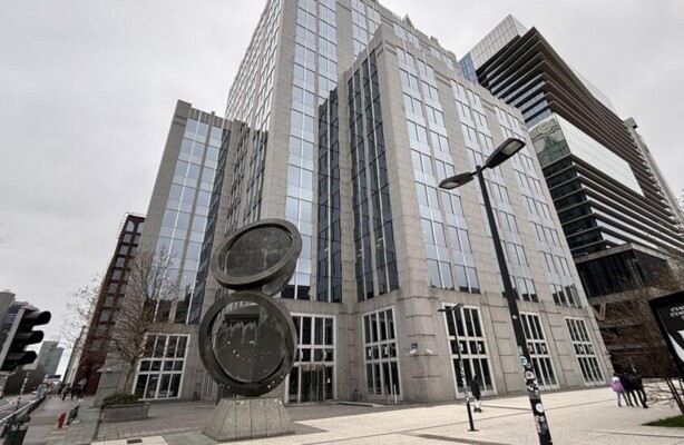 بلومبرغ: يوروكلير تخفف قواعد المدفوعات المرتبطة بالأصول الروسية المجمدة