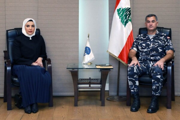اللواء عبدالله عرض مع رئيسة لجنة حقوق الإنسان في قطر والجمالي اوضاع السجون: من واجبنا منح السجين فرصة الإصلاح والتأهيل