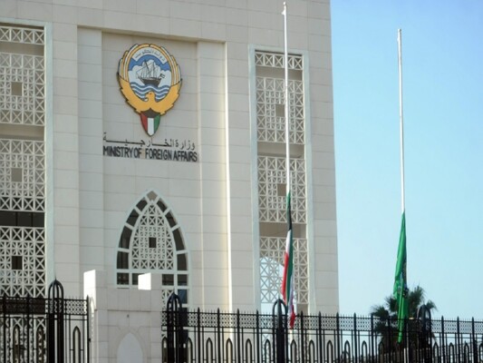 الخارجية الكويتية: نؤكد احتفاظ الكويت بحقها في اتخاذ الإجراءات اللازمة للدفاع عن أراضيها ضد أي عدوان أو تهديد